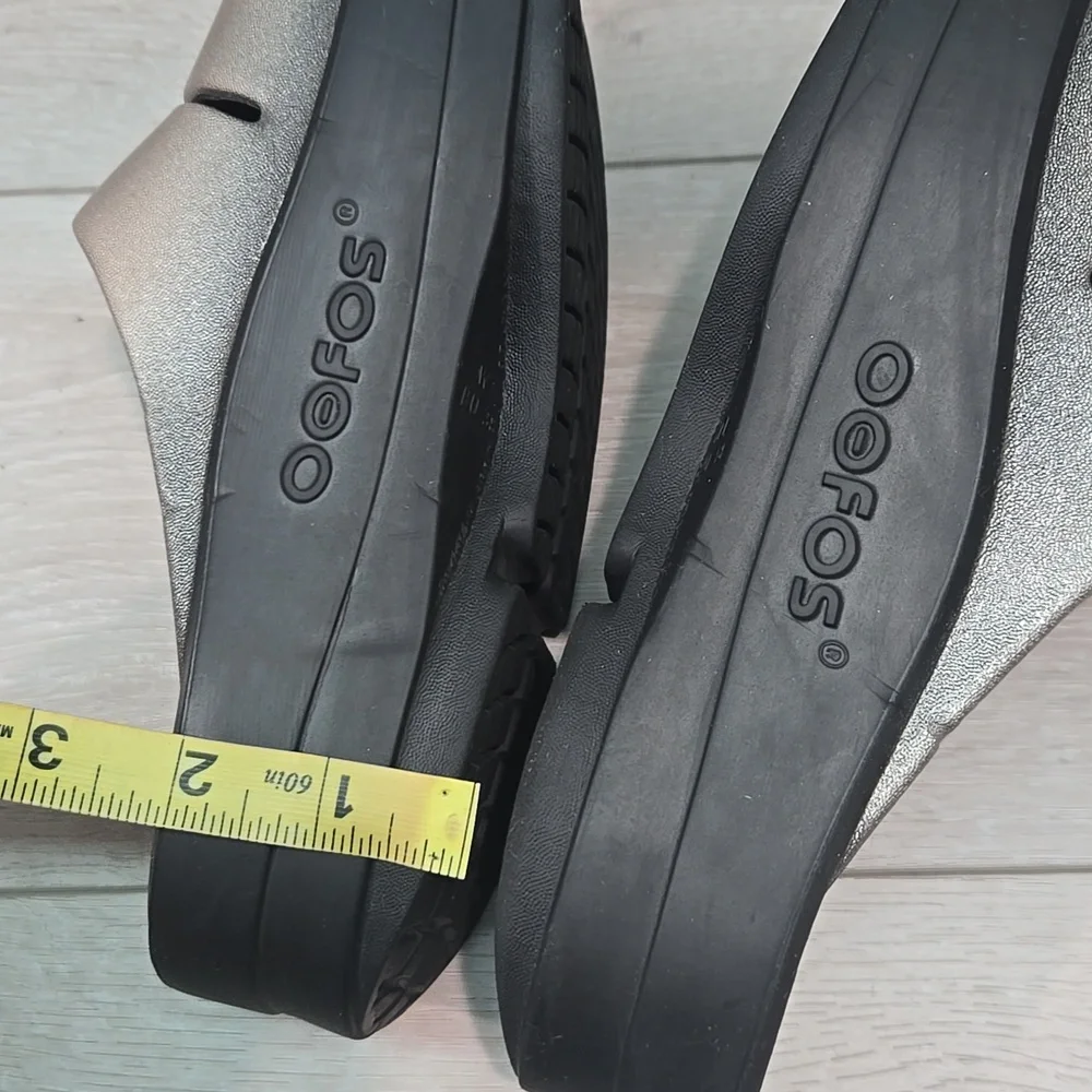 OOFOS Metallic Silver Slide Clogs - Picture 8 of 11
